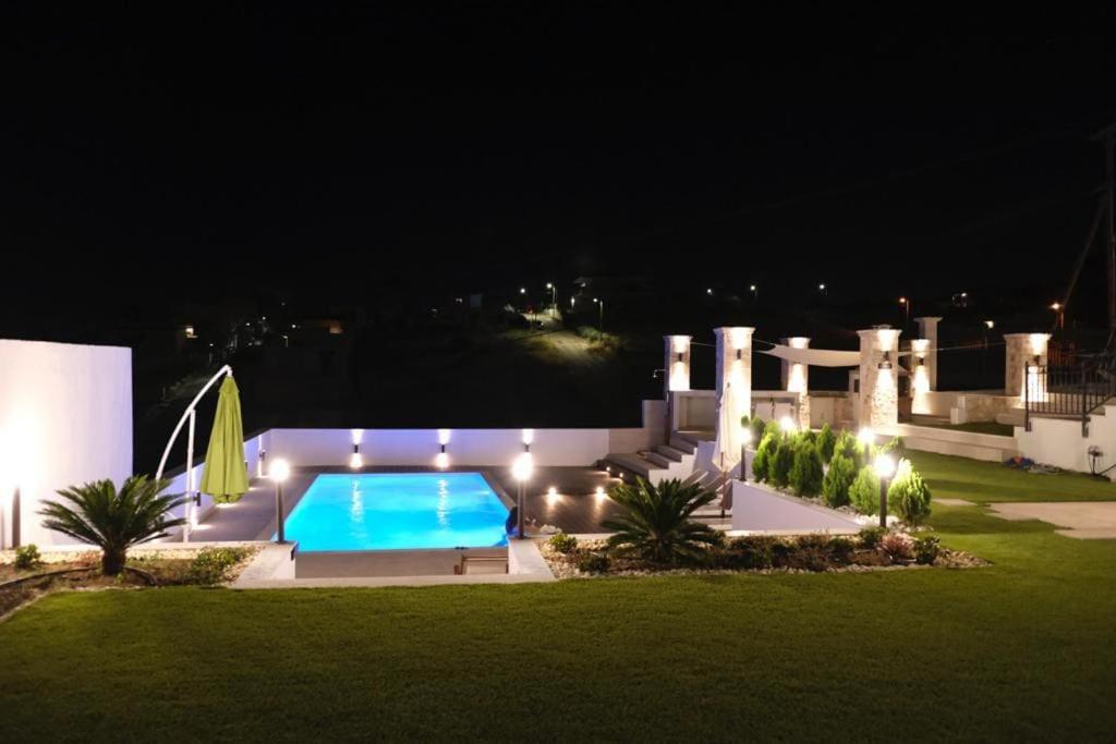 The White House Beach Villa Rafína Екстериор снимка