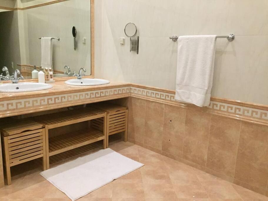 The White House Beach Villa Rafína Екстериор снимка