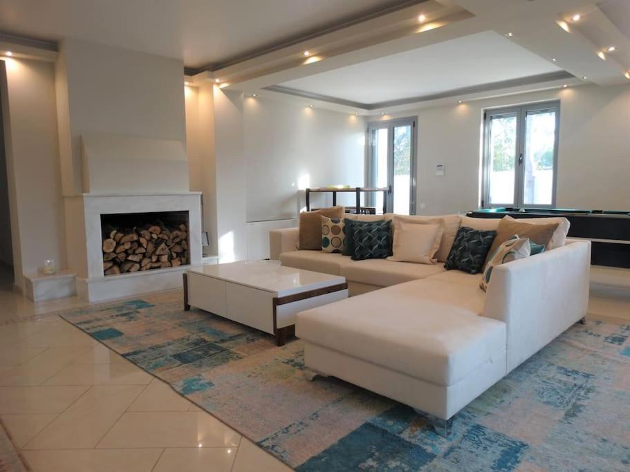 The White House Beach Villa Rafína Екстериор снимка