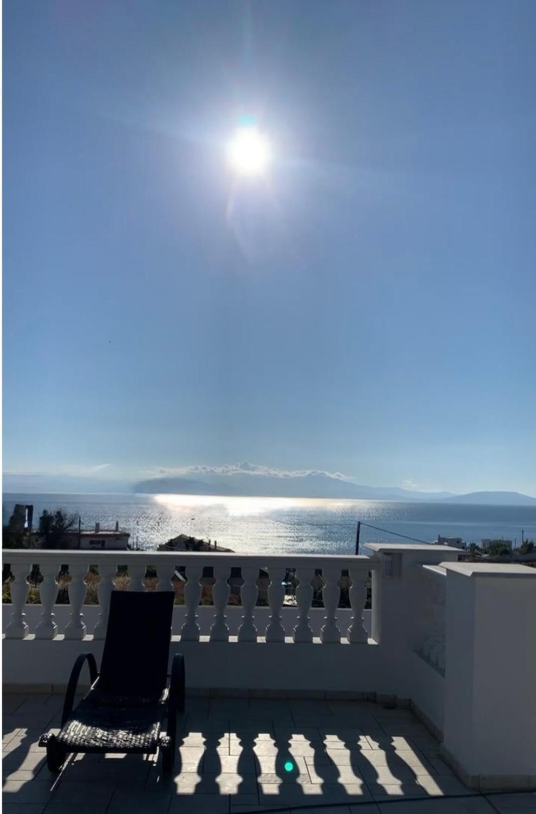 The White House Beach Villa Rafína Екстериор снимка