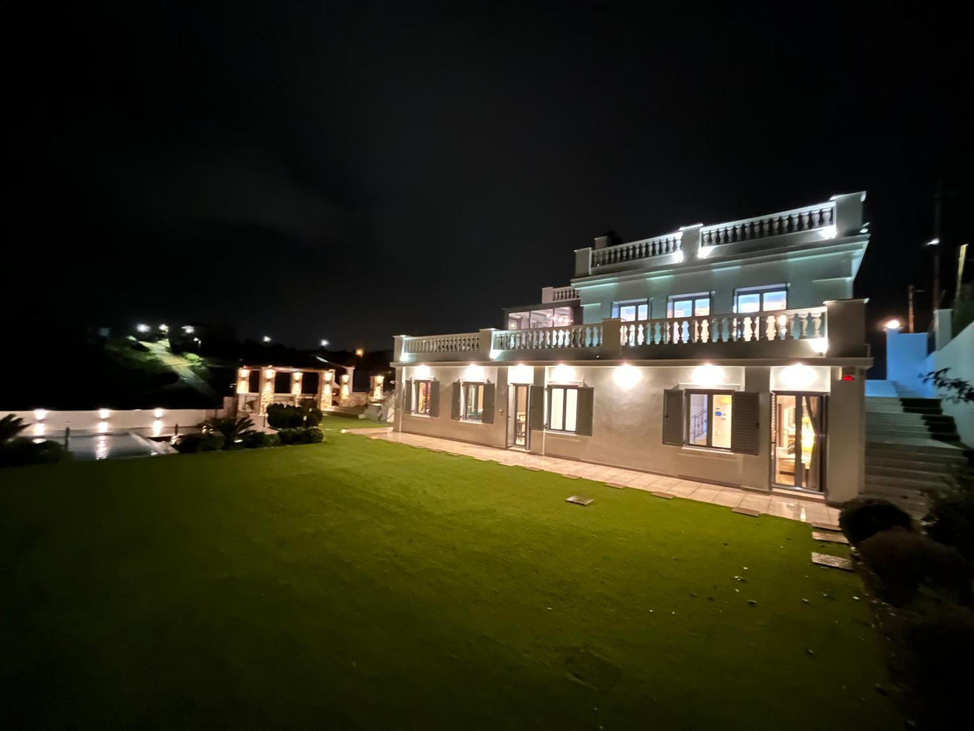 The White House Beach Villa Rafína Екстериор снимка